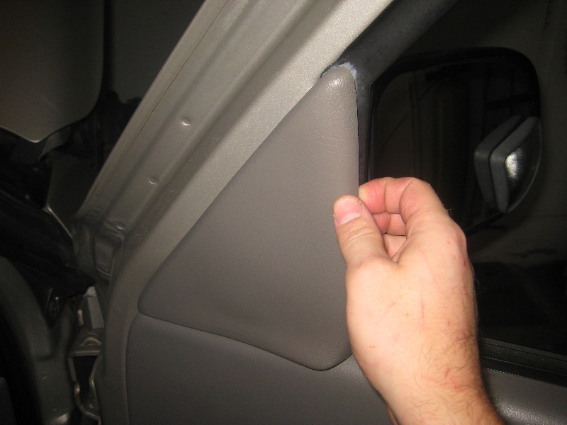 2000-2006-GM-Chevrolet-Tahoe-Interior-Door-Panel-Removal-Guide-002