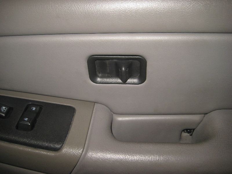 2000-2006-GM-Chevrolet-Tahoe-Interior-Door-Panel-Removal-Guide-053