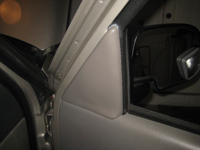 2000-2006-GM-Chevrolet-Tahoe-Interior-Door-Panel-Removal-Guide-059