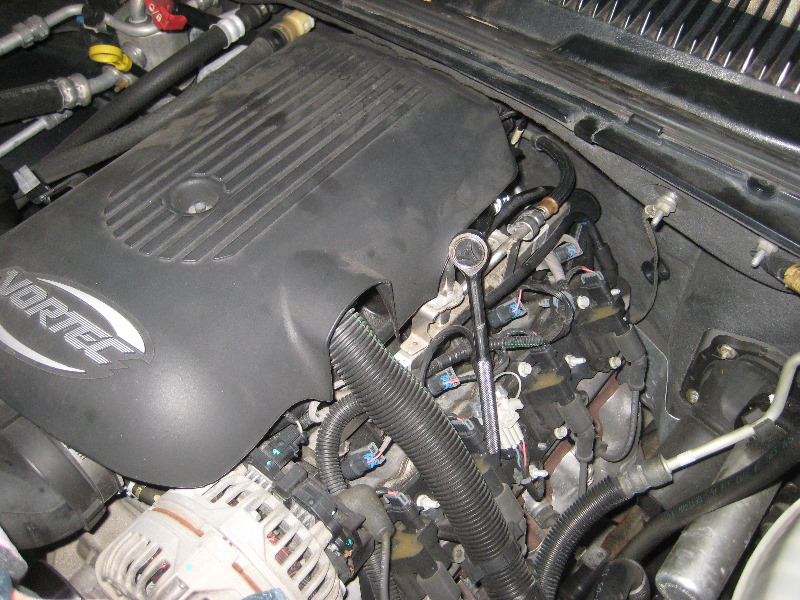 2000-2006-GM-Chevrolet-Tahoe-Oil-Pressure-Sensor-Replacement-Guide-010
