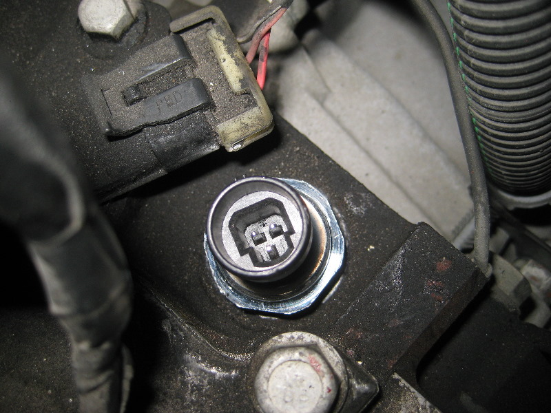 2000-2006-GM-Chevrolet-Tahoe-Oil-Pressure-Sensor-Replacement-Guide-023
