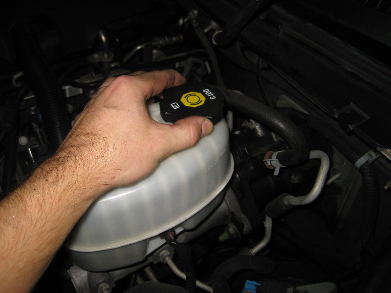 2000-2006-GM-Chevrolet-Tahoe-Rear-Disc-Brake-Pads-Rotors-Replacement-Guide-028
