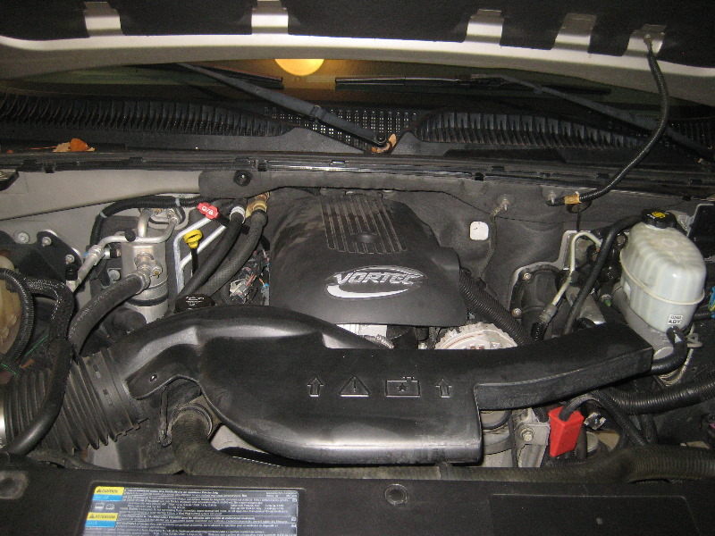 20002006GMChevroletTahoeEngineOilChangeFilterReplacementGuide001