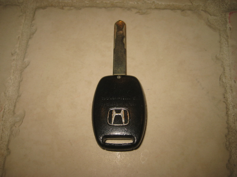2003-2008-Honda-Pilot-Key-Fob-Battery-Replacement-Guide-002