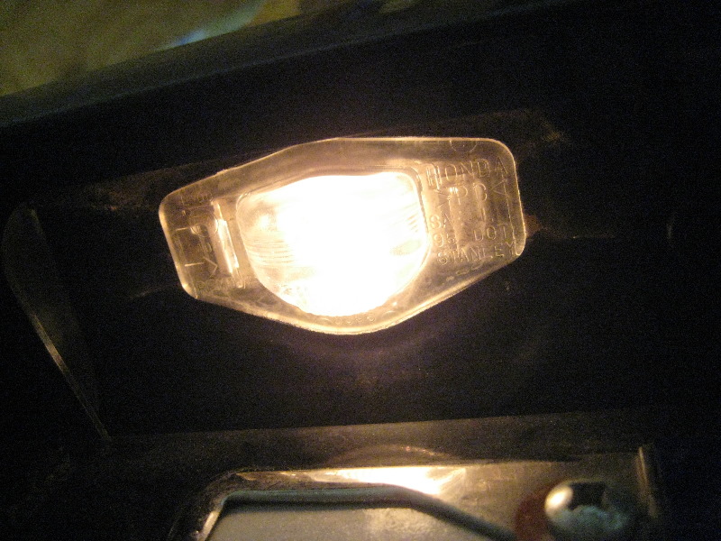 2003-2008-Honda-Pilot-License-Plate-Light-Bulbs-Replacement-Guide-015