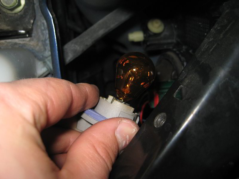 2007-2012-Nissan-Sentra-Headlight-Bulbs-Replacement-Guide-016