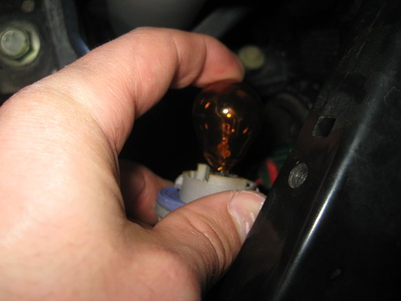 2007-2012-Nissan-Sentra-Headlight-Bulbs-Replacement-Guide-018