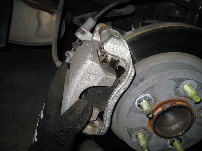 2008-2012-GM-Chevy-Malibu-Rear-Brake-Pads-Replacement-Guide-026