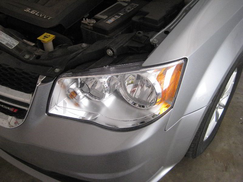 2008-2014-Dodge-Grand-Caravan-Headlight-Bulbs-Replacement-Guide-001