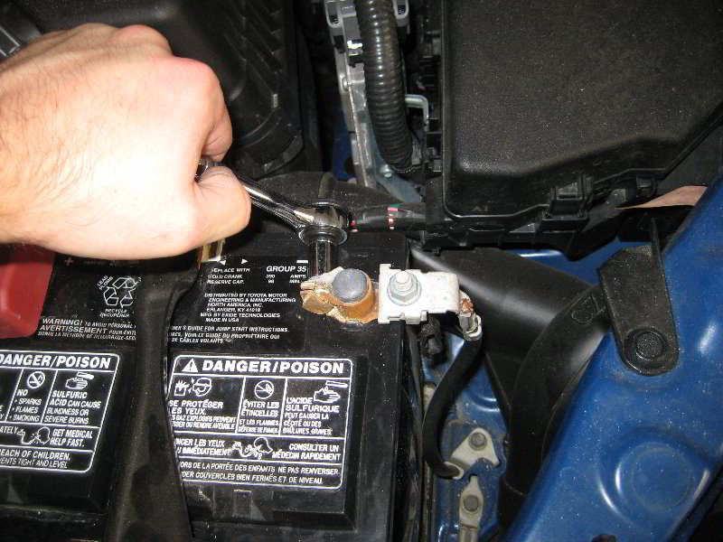 Toyota-Corolla-12V-Car-Battery-Replacement-Guide-020