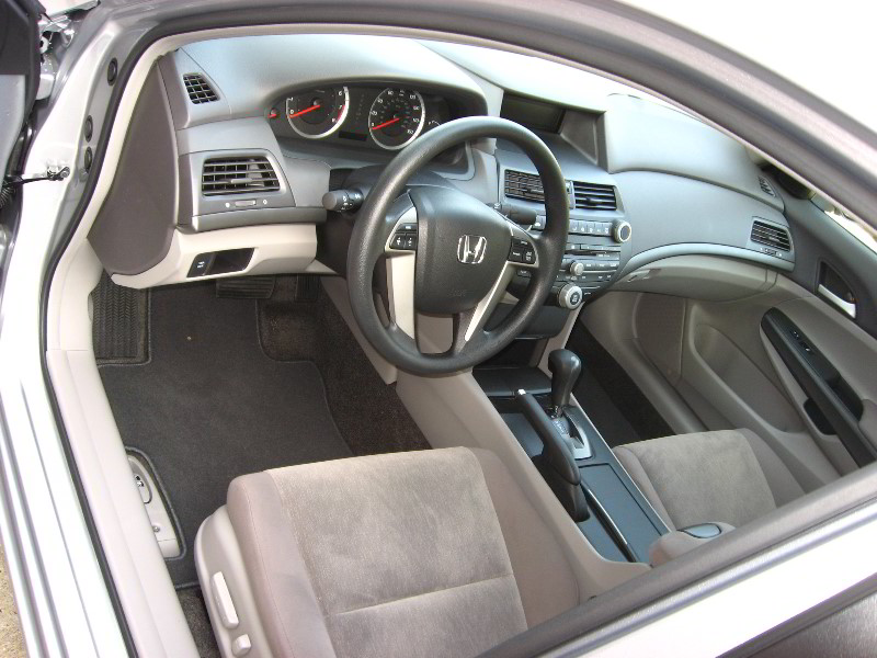 2009-Honda-Accord-LX-Sedan-Review-006