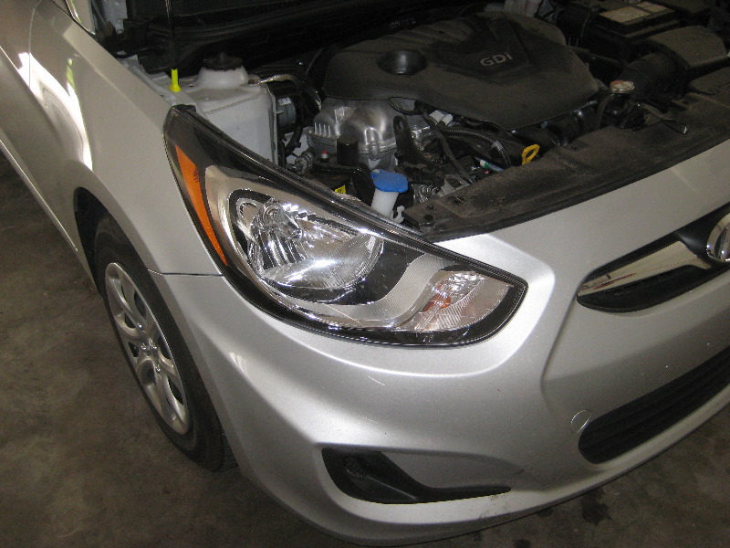 2011-2015-Hyundai-Accent-Headlight-Bulbs-Replacement-Guide-001