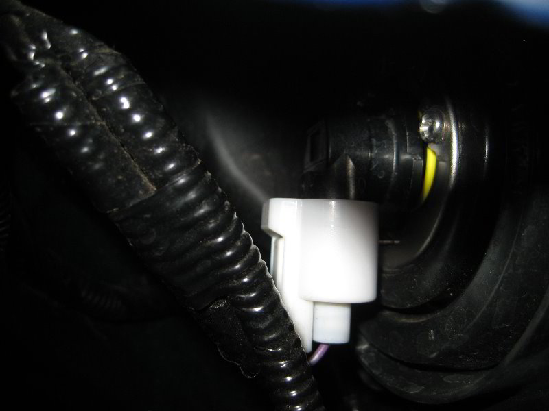 2012-2015-Honda-Civic-Headlight-Bulbs-Replacement-Guide-012