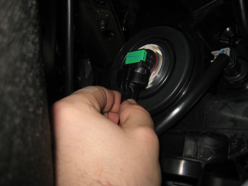 20132015NissanAltimaHeadlightBulbsReplacementGuide015