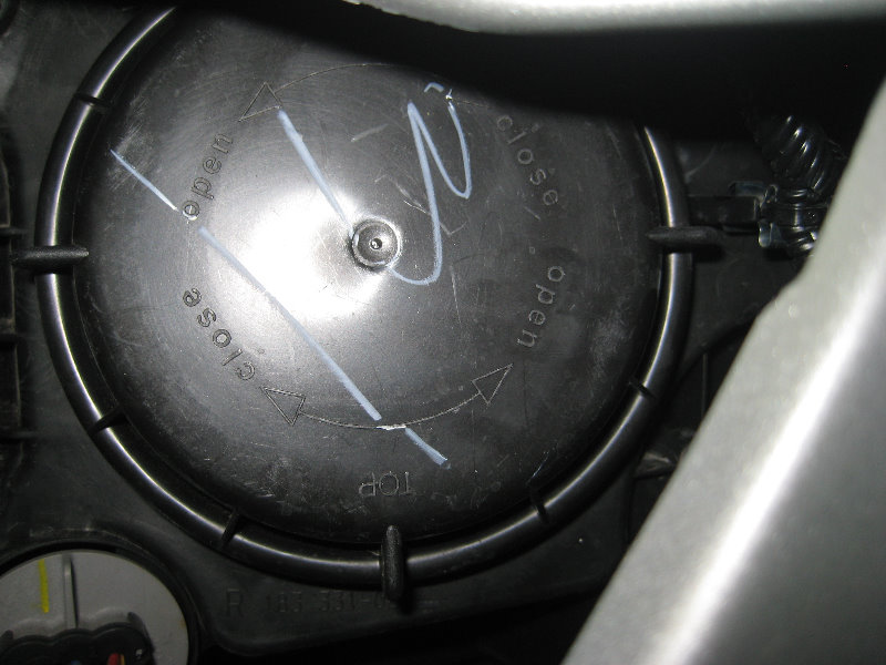 2013-2015-Nissan-Sentra-Headlight-Bulbs-Replacement-Guide-017