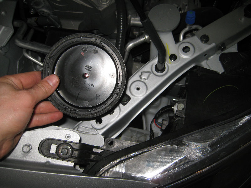 2013-2015-Nissan-Sentra-Headlight-Bulbs-Replacement-Guide-020