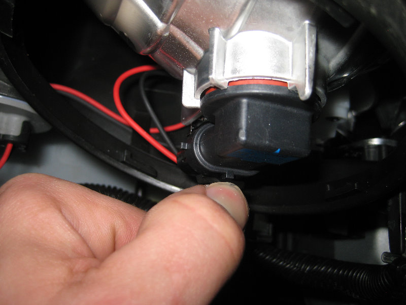 2013-2015-Nissan-Sentra-Headlight-Bulbs-Replacement-Guide-022