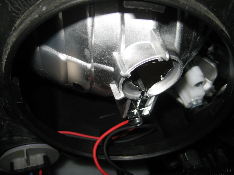 2013-2015-Nissan-Sentra-Headlight-Bulbs-Replacement-Guide-027