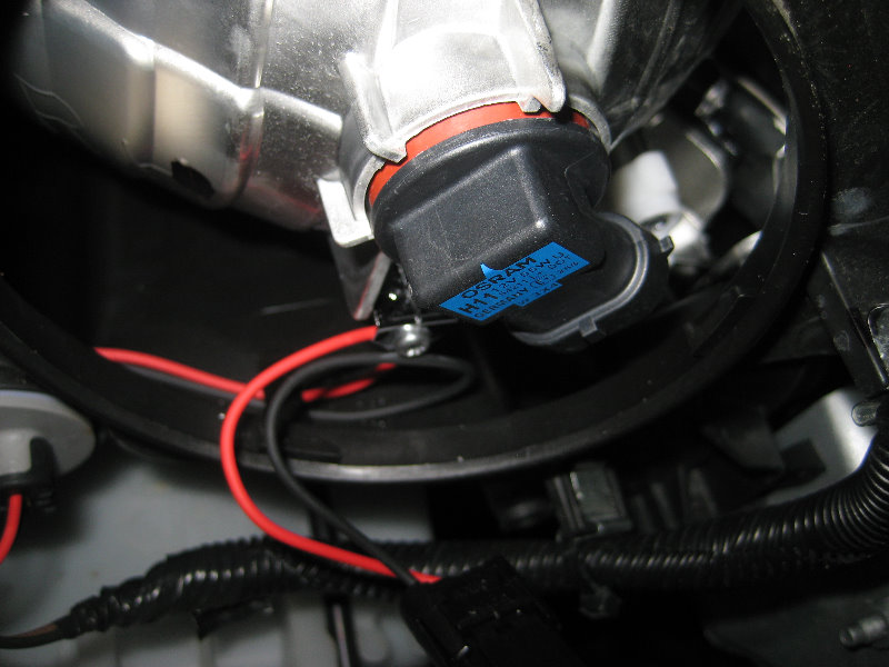 2013-2015-Nissan-Sentra-Headlight-Bulbs-Replacement-Guide-028