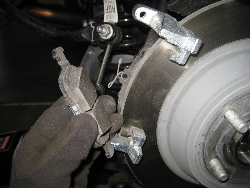 20132016FordFusionRearDiscBrakePadsReplacementGuide021