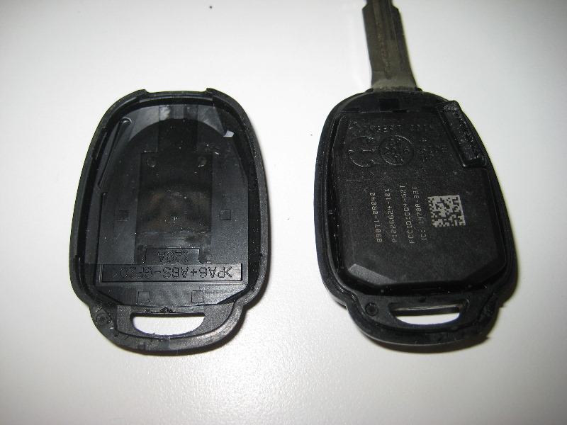 2013-2016-Toyota-RAV4-Key-Fob-Battery-Replacement-Guide-015