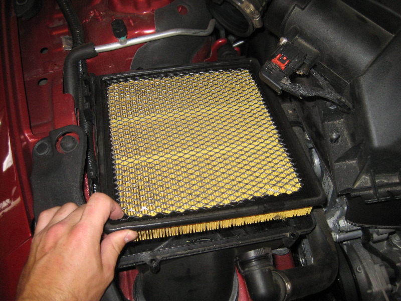 2014-2018-Chevrolet-Impala-Engine-Air-Filter-Replacement-Guide-016