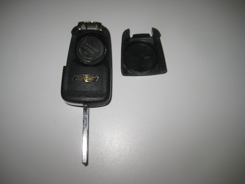 2014-2018-Chevrolet-Impala-Key-Fob-Battery-Replacement-Guide-010