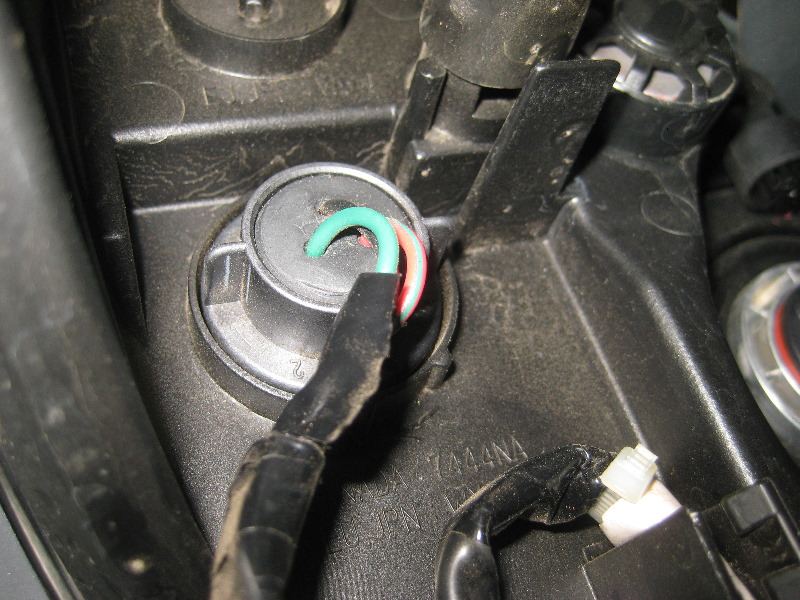 2014-2018-Mazda-Mazda6-Headlight-Bulbs-Replacement-Guide-026