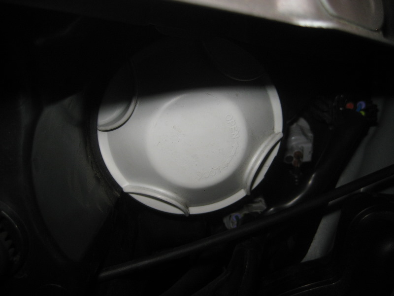 2014-2018-Nissan-Rogue-Headlight-Bulbs-Replacement-Guide-039