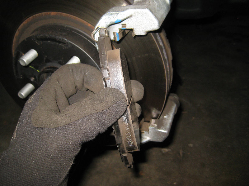 20142018ToyotaCorollaFrontBrakePadsReplacementGuide017