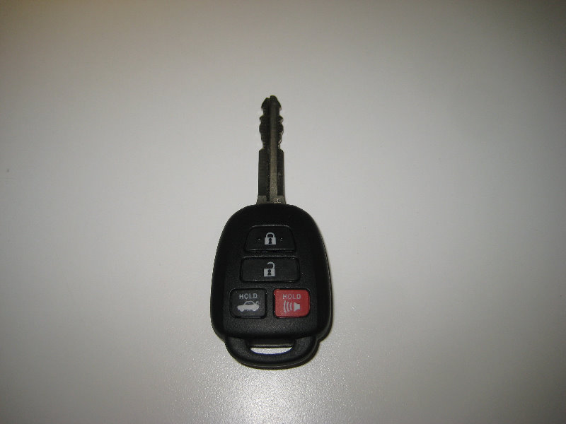2014-2018-Toyota-Corolla-Key-Fob-Battery-Replacement-Guide-001