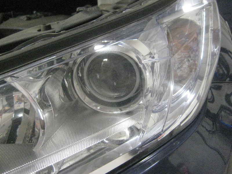 2014-2018-Toyota-Highlander-Headlight-Bulbs-Replacement-Guide-002