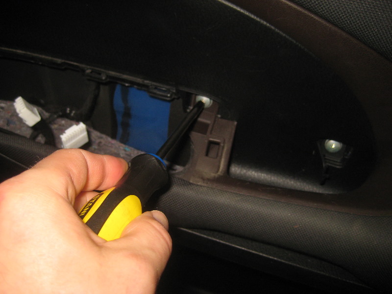 2014-2018-Toyota-Highlander-Interior-Door-Panel-Removal-Speaker-Upgrade-Guide-016