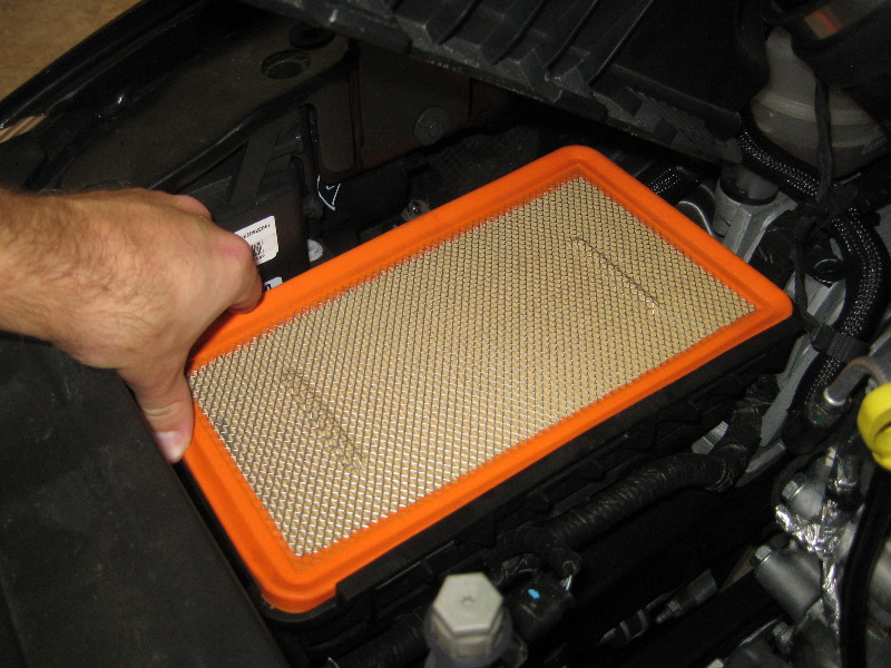 2015-2017-Chrysler-200-Engine-Air-Filter-Replacemnet-Guide-014