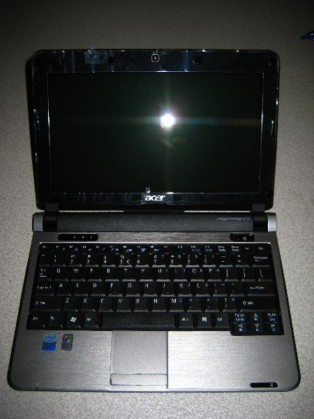 Acer-Aspire-One-10-Inch-Netbook-Review-002
