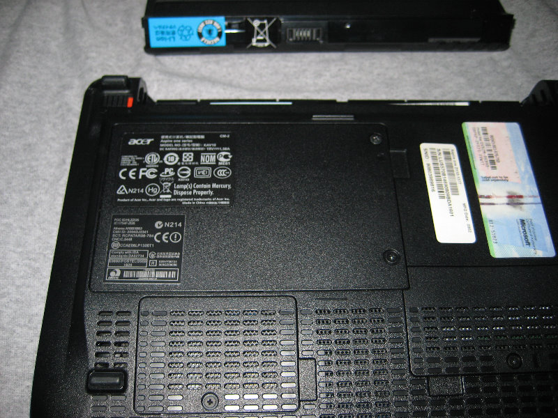Acer-Aspire-One-Netbook-Hard-Drive-RAM-Upgrade-Guide-005