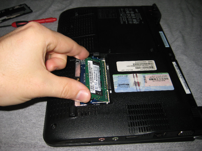 Acer-Aspire-One-Netbook-Hard-Drive-RAM-Upgrade-Guide-036