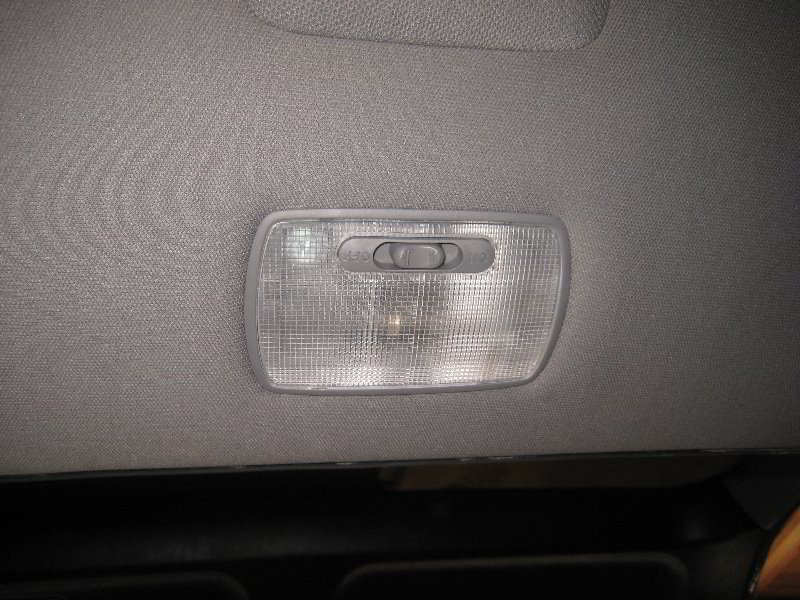 Acura-MDX-Cargo-Area-Headliner-Light-Bulb-Replacement-Guide-001