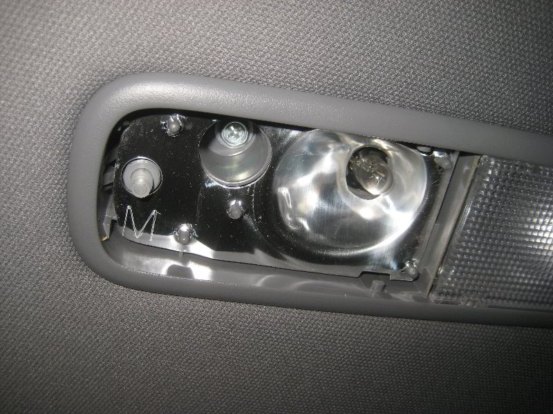 Acura-MDX-Dome-Light-Bulbs-Replacement-Guide-004