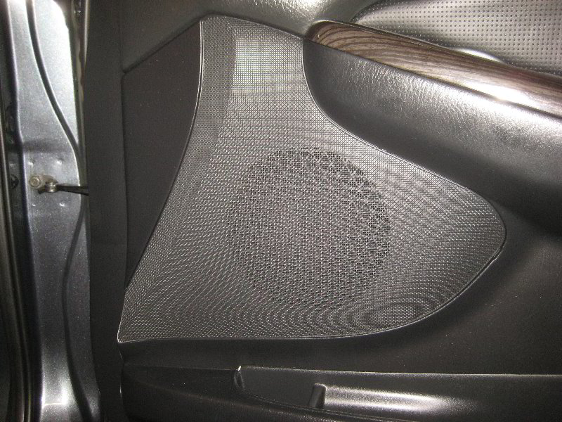 Acura-MDX-Front-Door-Speaker-Replacement-Guide-002
