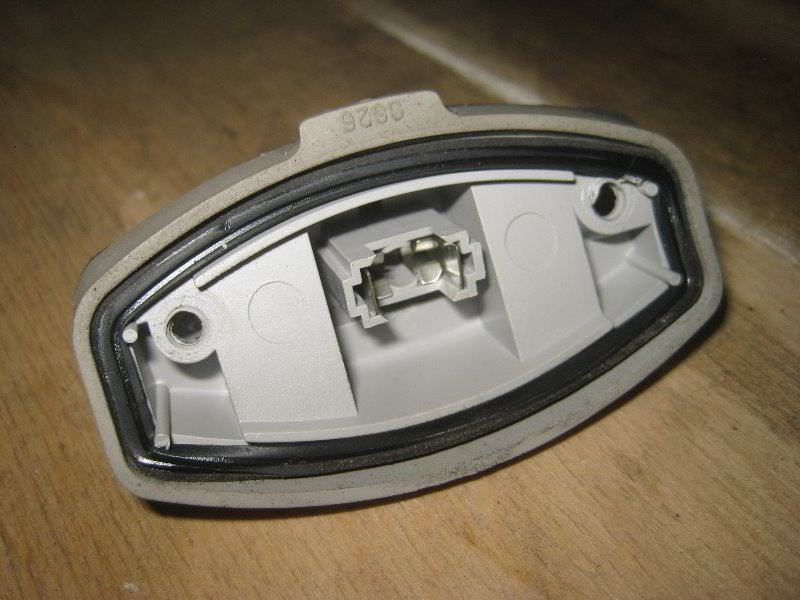 Acura-MDX-License-Plate-Light-Bulbs-Replacement-Guide-015