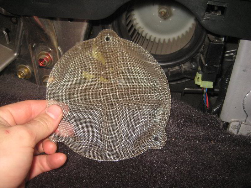 Acura-MDX-Rear-AC-Blower-Motor-Filter-Screen-Cleaning-Guide-023