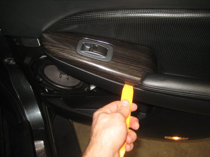 Acura-MDX-Rear-Interior-Door-Panels-Removal-Guide-007