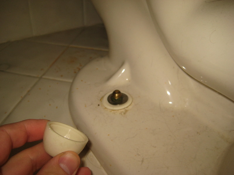 Broken-Plastic-Toilet-Flange-Replacement-Guide-003