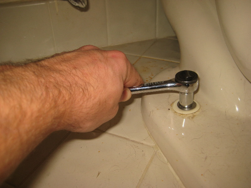 Broken-Plastic-Toilet-Flange-Replacement-Guide-008