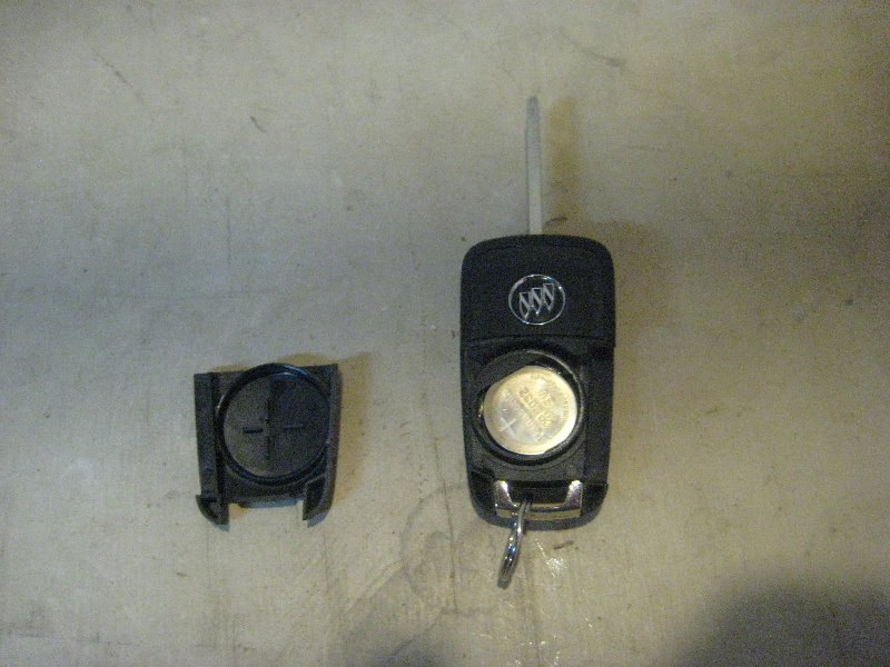 Buick-LaCrosse-Key-Fob-Battery-Replacement-Guide-011