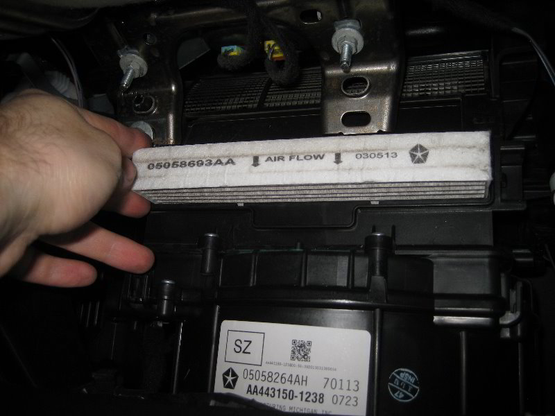 Chrysler200HVACCabinAirFilterReplacementGuide018