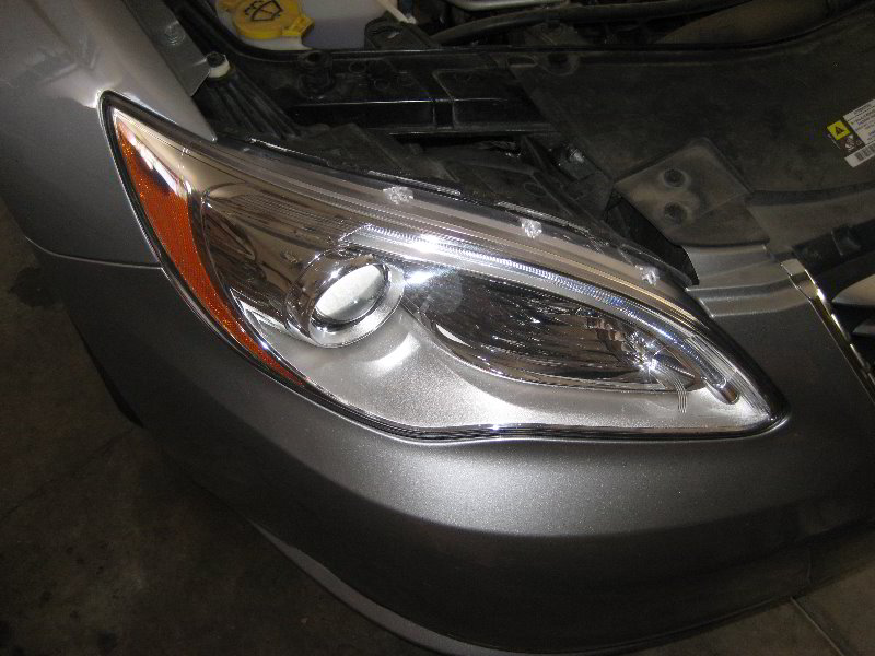 Chrysler-200-Headlight-Bulbs-Replacement-Guide-001