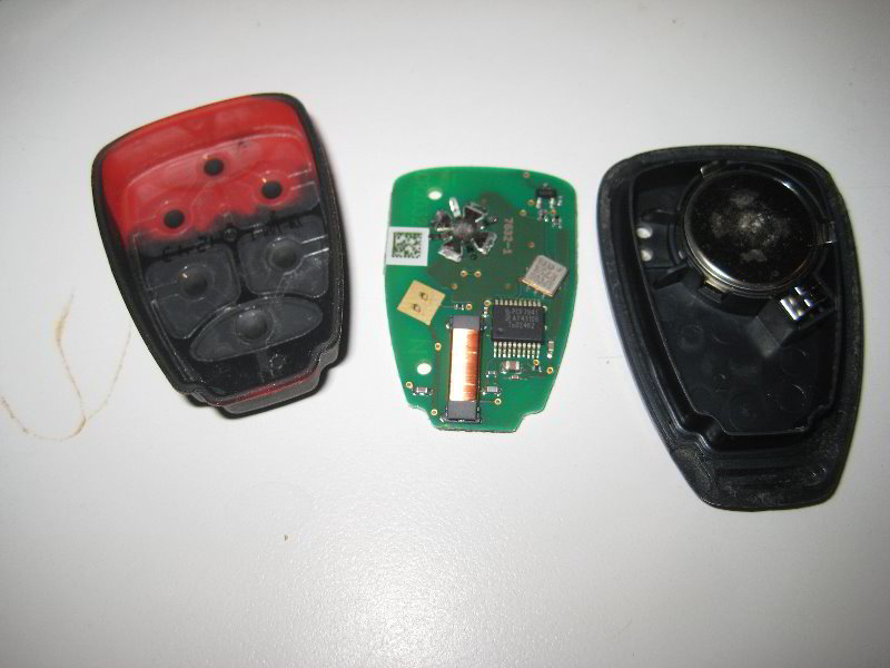 Chrysler-200-Key-Fob-Battery-Replacement-Guide-007