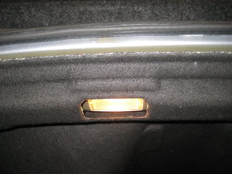Chrysler-200-Trunk-Light-Bulb-Replacement-Guide-001